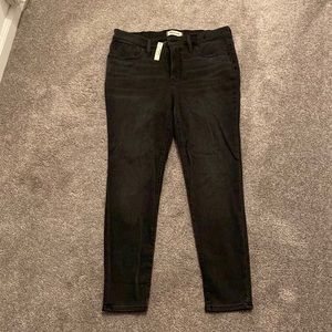 Madewell Petite 9" Mid-Rise Roadtripper Supersoft Jeans in Ashmont Wash